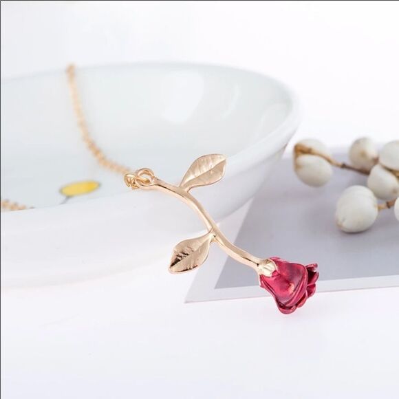 Beautiful Red Rose Pendant w/ Gold Stem& Chain (N2 - Picture 4 of 8